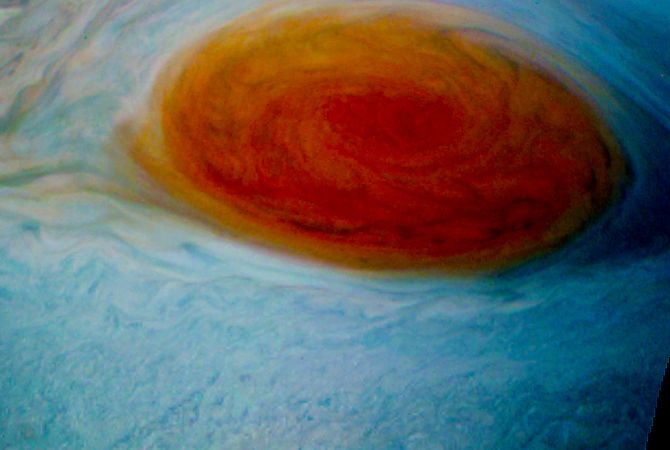 awesome close up shots of jupiters giant red spot 2 BIpb57a1